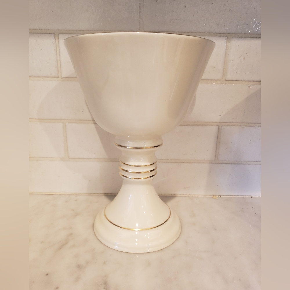 Lenox Large Pedestal Vase With Gold Edging